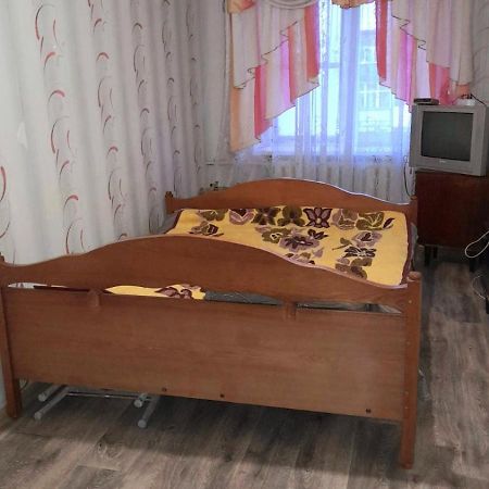 Izyum Two-Bedroom Apartment Pokrovskaya, 48 מראה חיצוני תמונה
